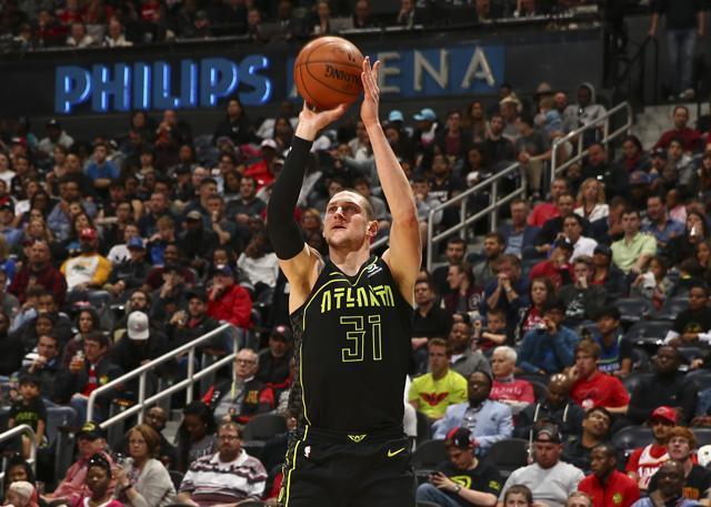 老鹰队新秀上演黑马之势，引发球迷热议